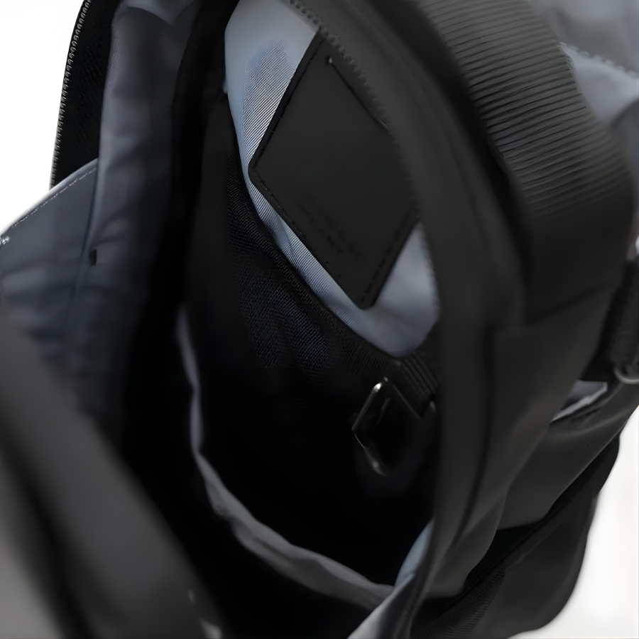 Bolso magnético que mantiene tus esenciales justo donde entrenas