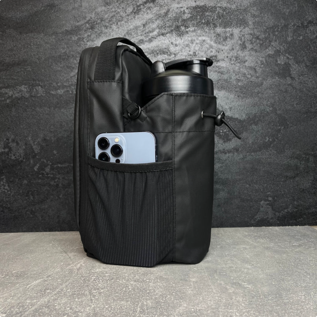 Bolso magnético que mantiene tus esenciales justo donde entrenas